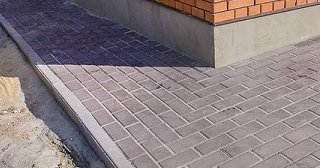 Укладка плитки на отмостку: Цена от 817 руб. в Ханты-Мансийске от ТротуарнаяПлитка