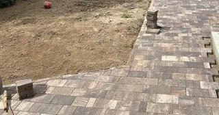 Профессиональная укладка тротуарной плитки на клей в Ханты-Мансийске в октябре