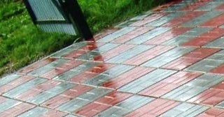 Профессиональная укладка цементной тротуарной плитки в Ханты-Мансийске в октябре