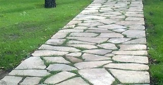 Профессиональная укладка камня на дорожки в Ханты-Мансийске в октябре