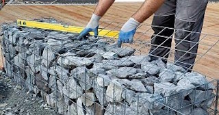 Устройство подпорной стенки из габионов в Ханты-Мансийске в октябре